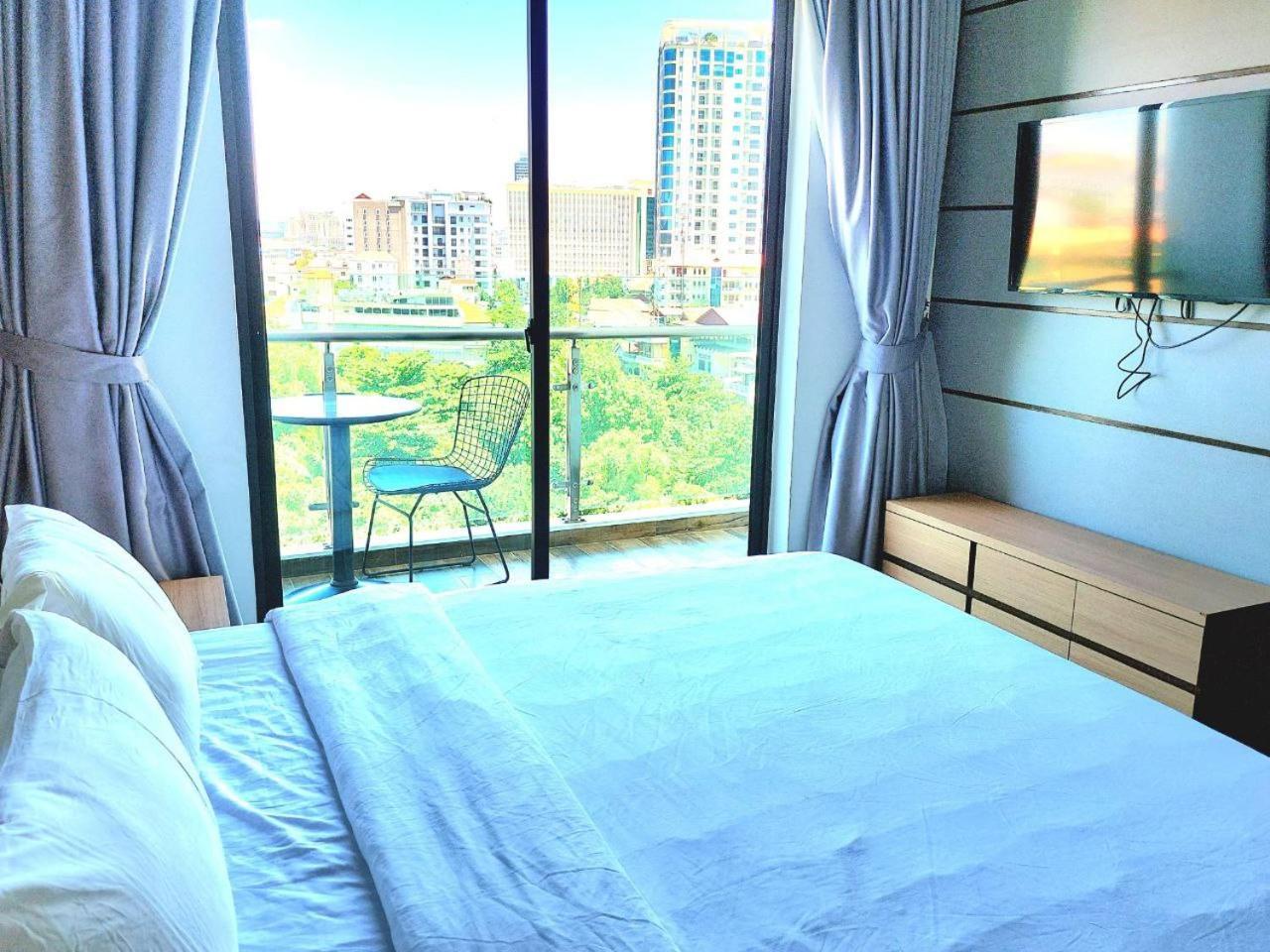 Chilchill Hotel Riverside Phnom Penh Exterior foto