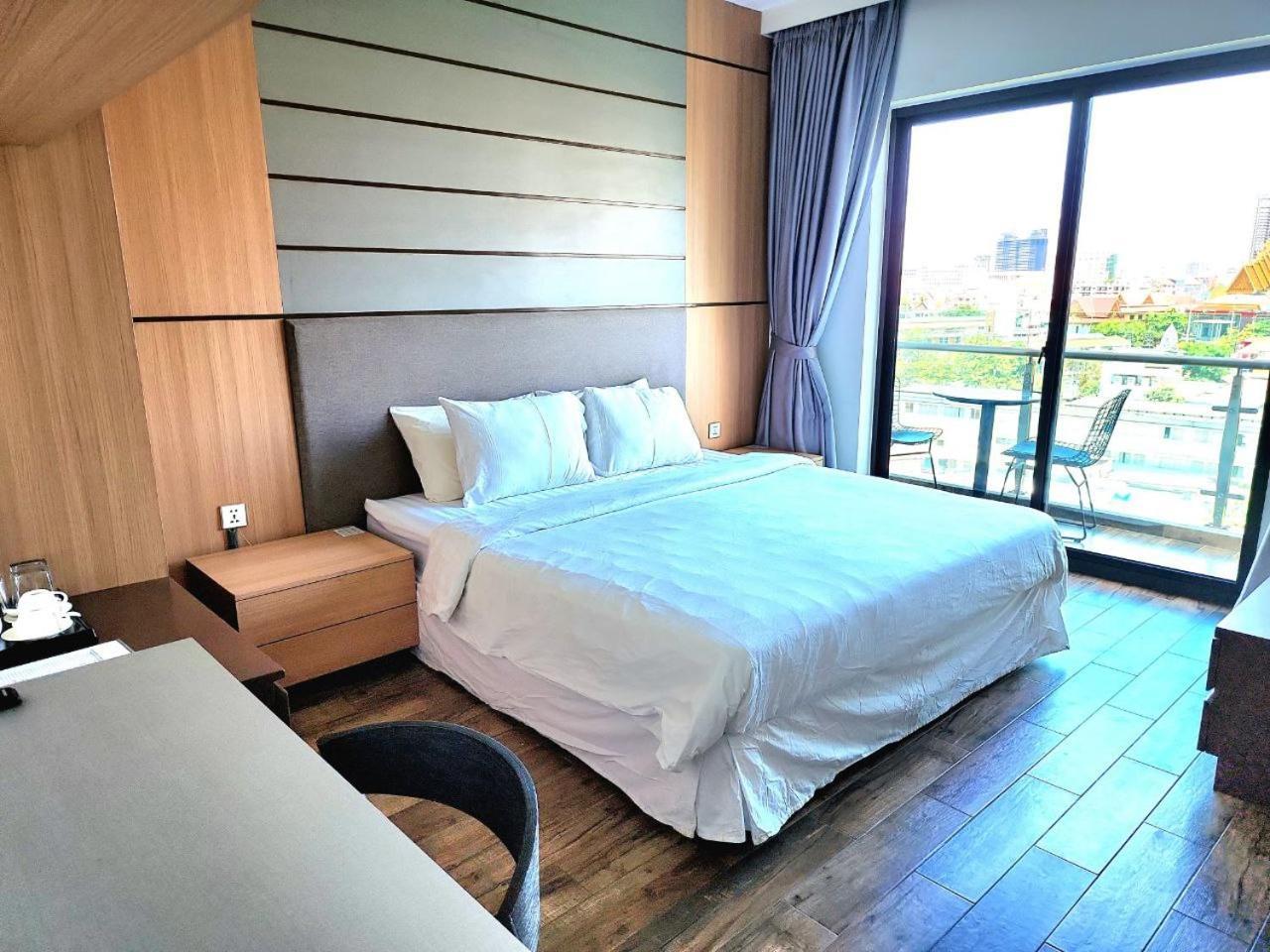 Chilchill Hotel Riverside Phnom Penh Exterior foto