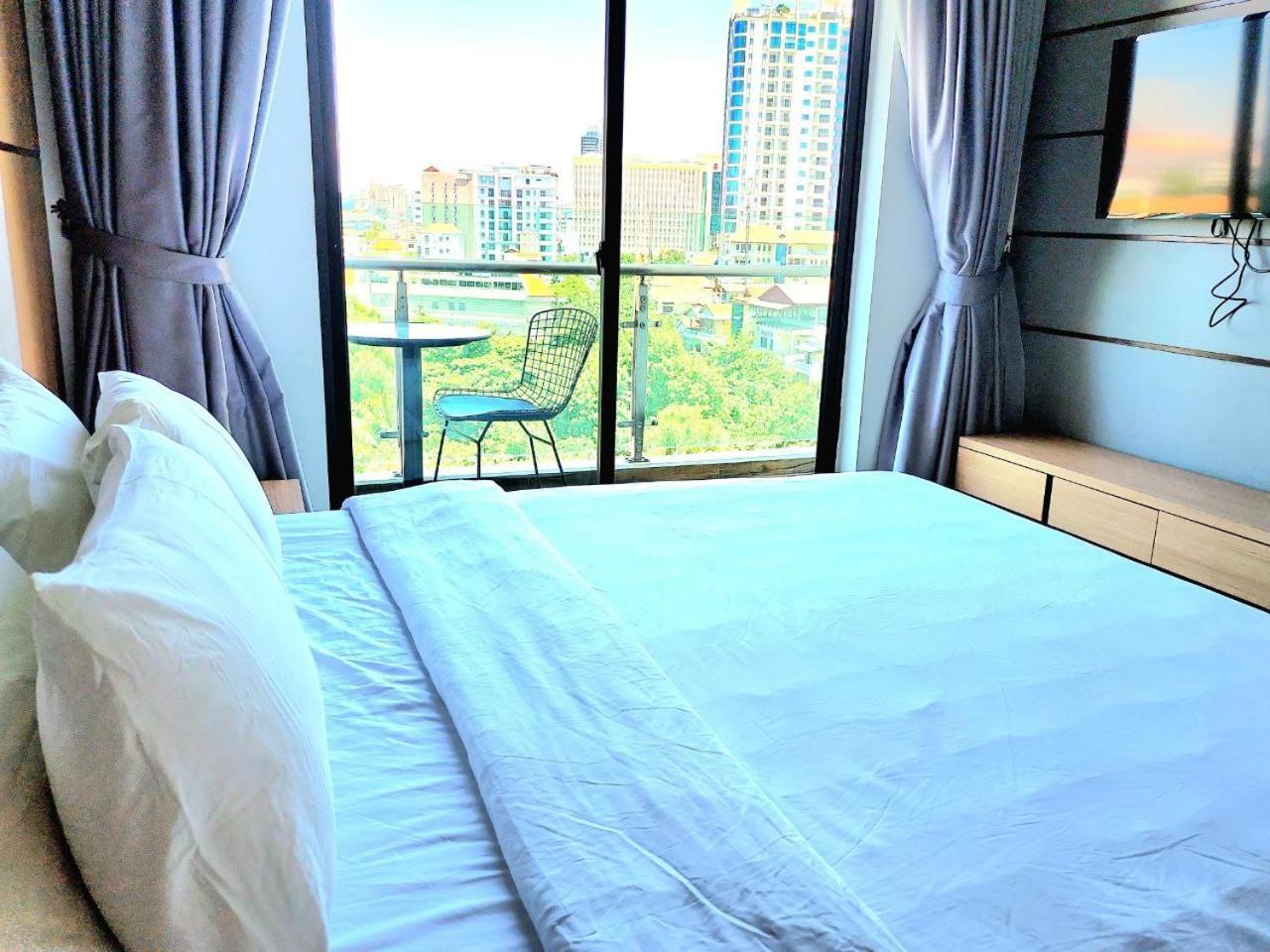 Chilchill Hotel Riverside Phnom Penh Exterior foto