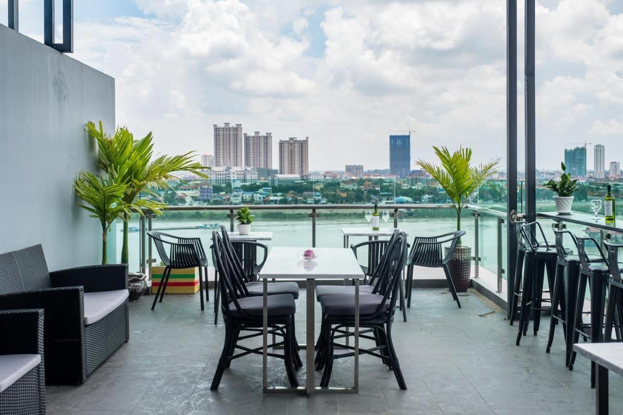 Chilchill Hotel Riverside Phnom Penh Exterior foto