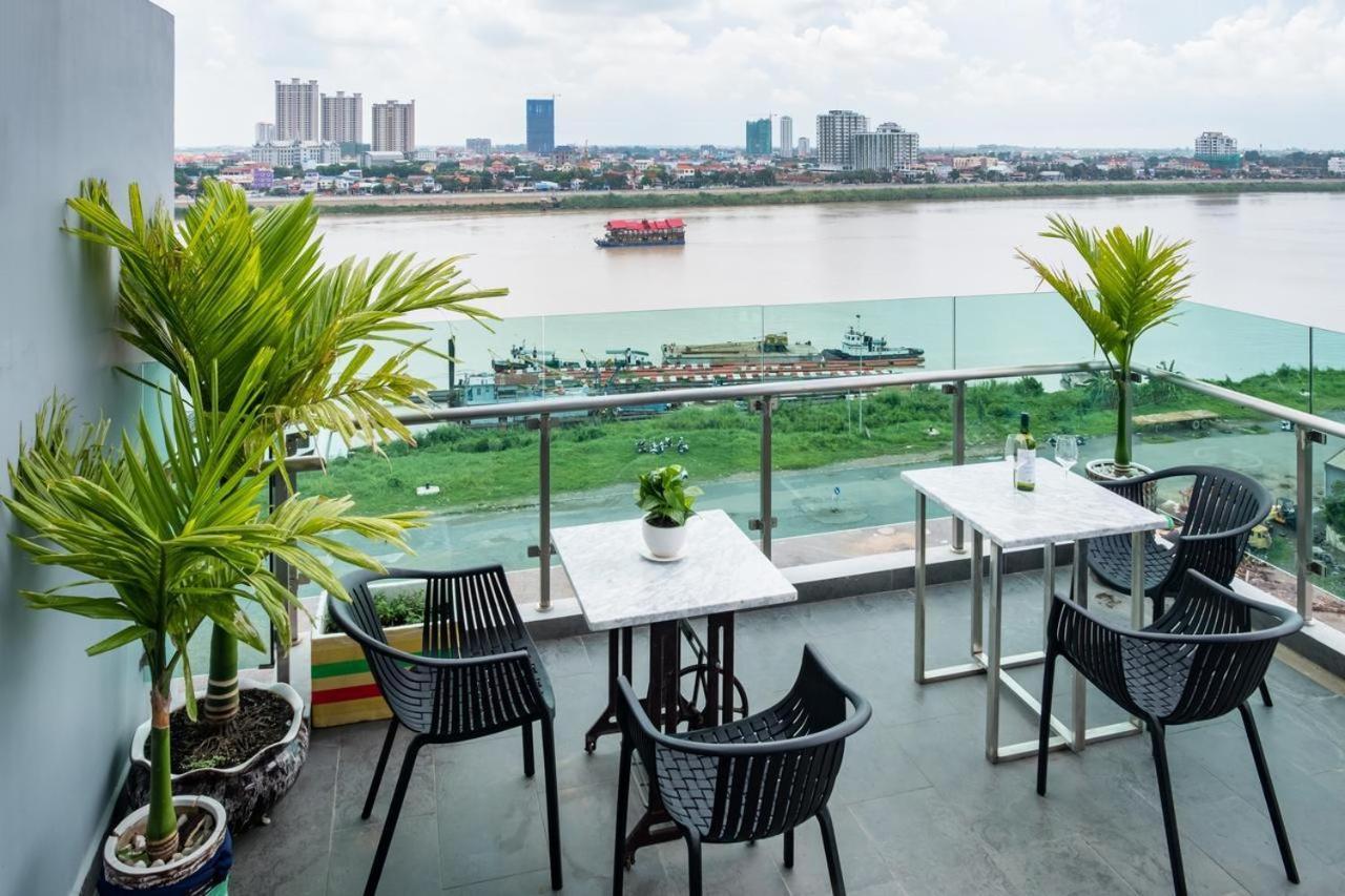 Chilchill Hotel Riverside Phnom Penh Exterior foto