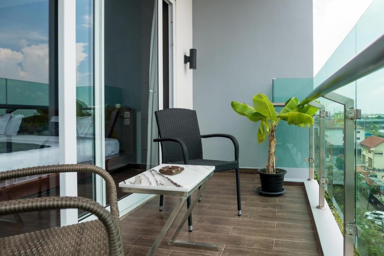 Chilchill Hotel Riverside Phnom Penh Exterior foto